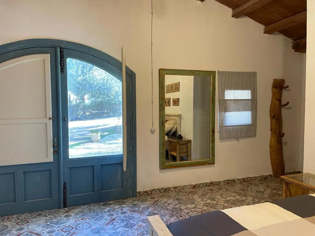 فندق مبيت وإفطار مبيت وإفطار كيارامونتي غولفي Casa Filu