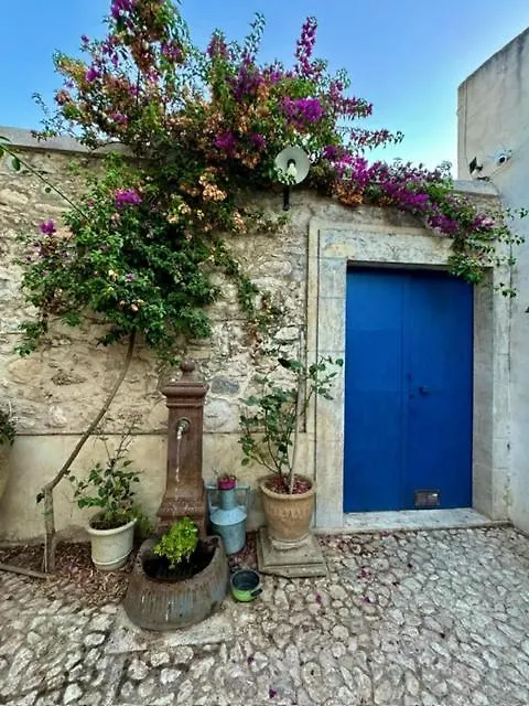 مبيت وإفطار كيارامونتي غولفي Casa Filu
